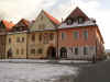 case sulla piazza del municipio